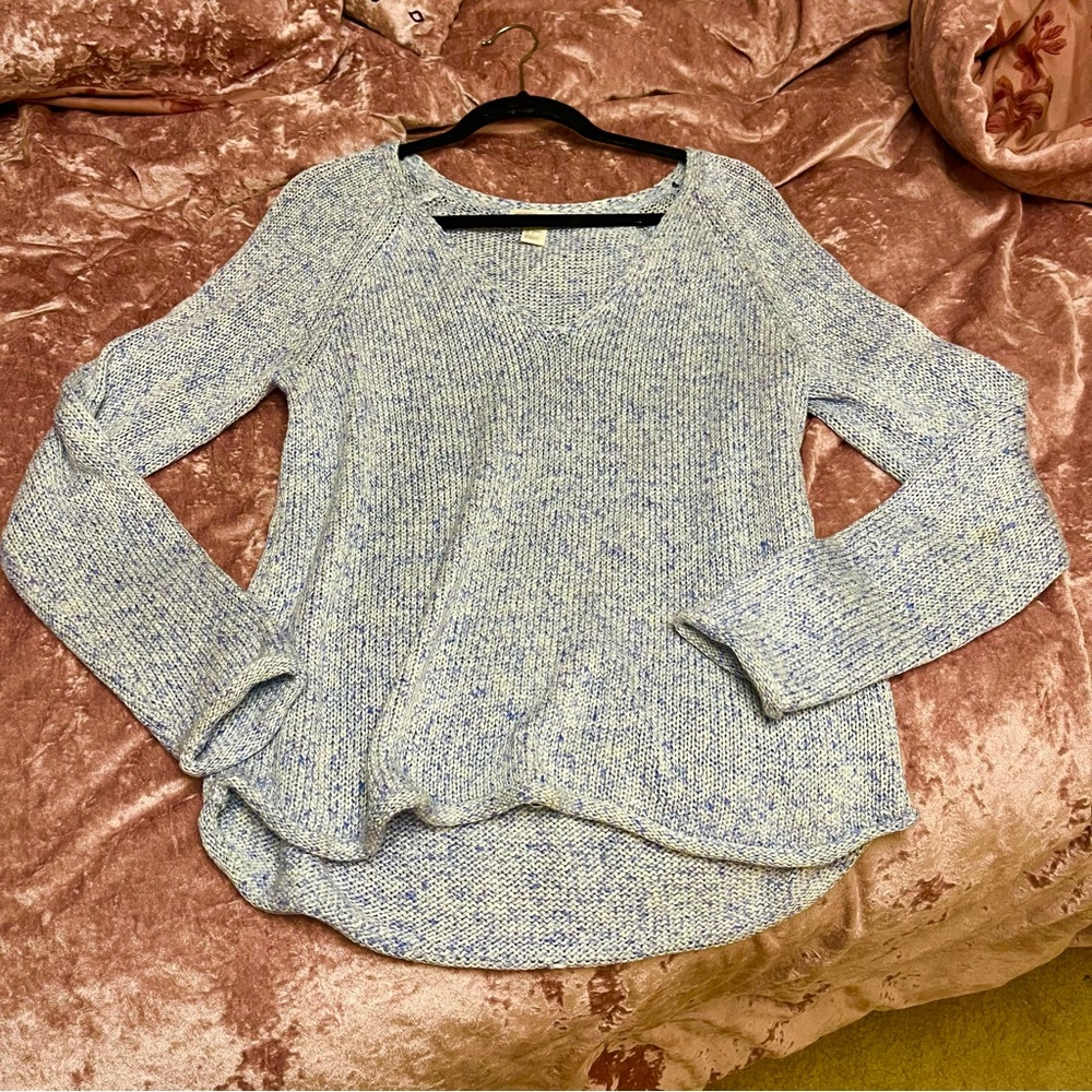 H&M v-neck blue comfy sweater